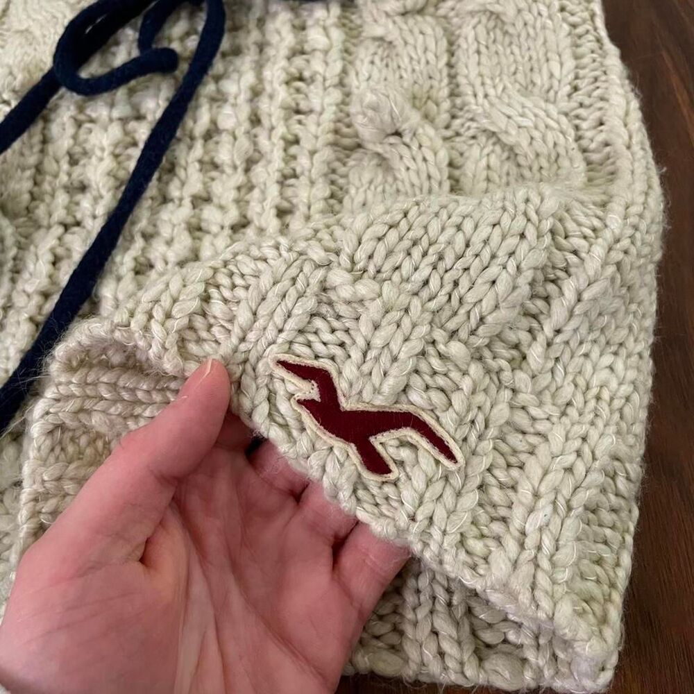 Hollister Y2K Knitted Crochet Cream Navy Blue Logo Wrap Scarf - Picture 4 of 4